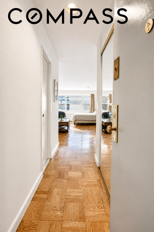321 East 48th Street, Unit 8E photo 2