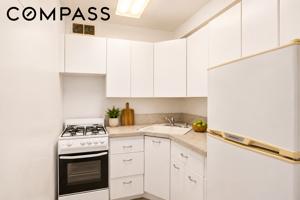 321 East 48th Street, Unit 8E photo 7