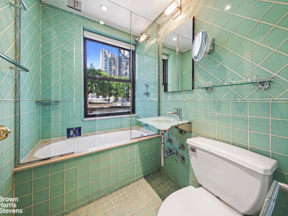 235 East 49th Street, Unit 5B photo 6