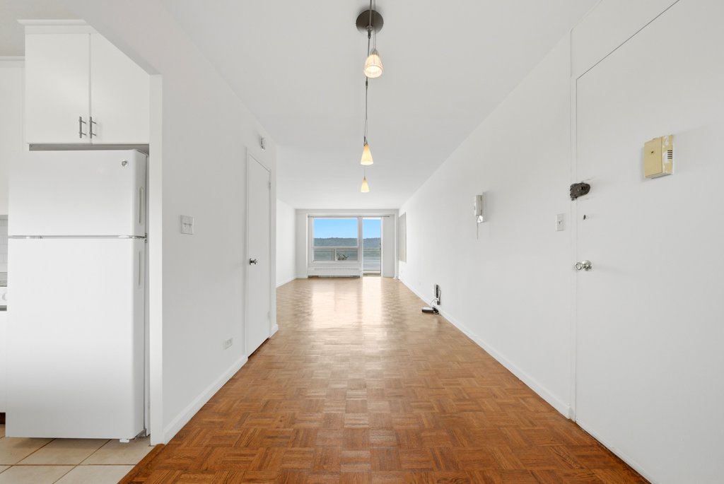 2575 Palisade Avenue, Unit 11J photo 3