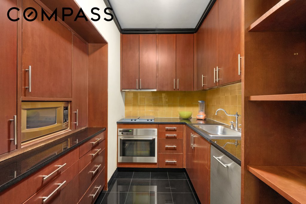 3 Hanover Square, Unit 13C photo 3