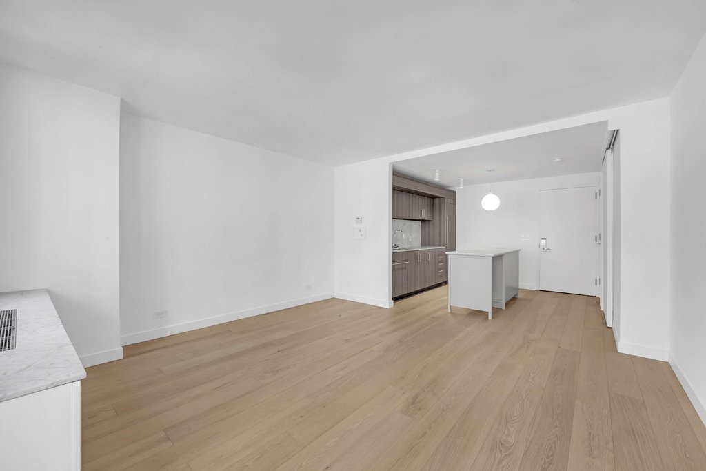 234 East 46th Street, Unit 703 photo 2