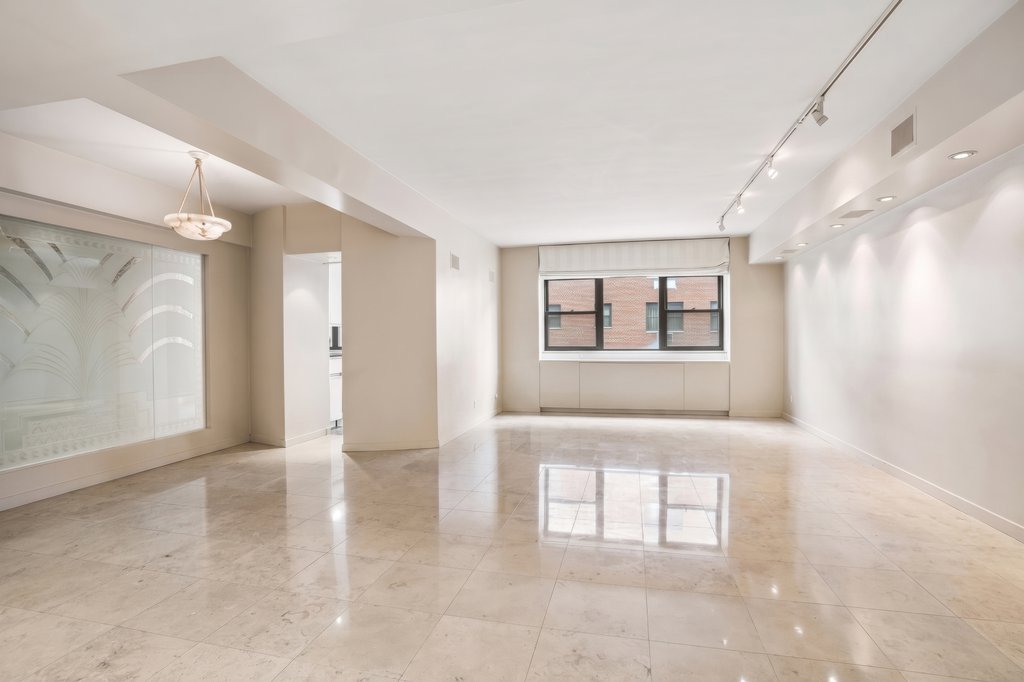 181 East 73rd Street, Unit 11D photo 2