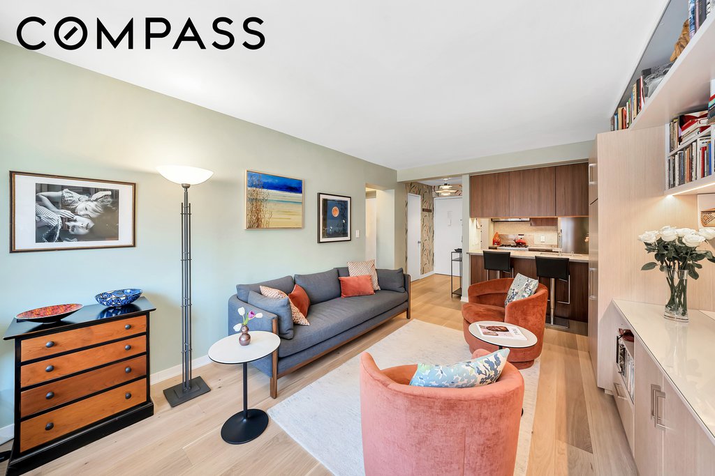 33 Greenwich Avenue, Unit 3G photo 2