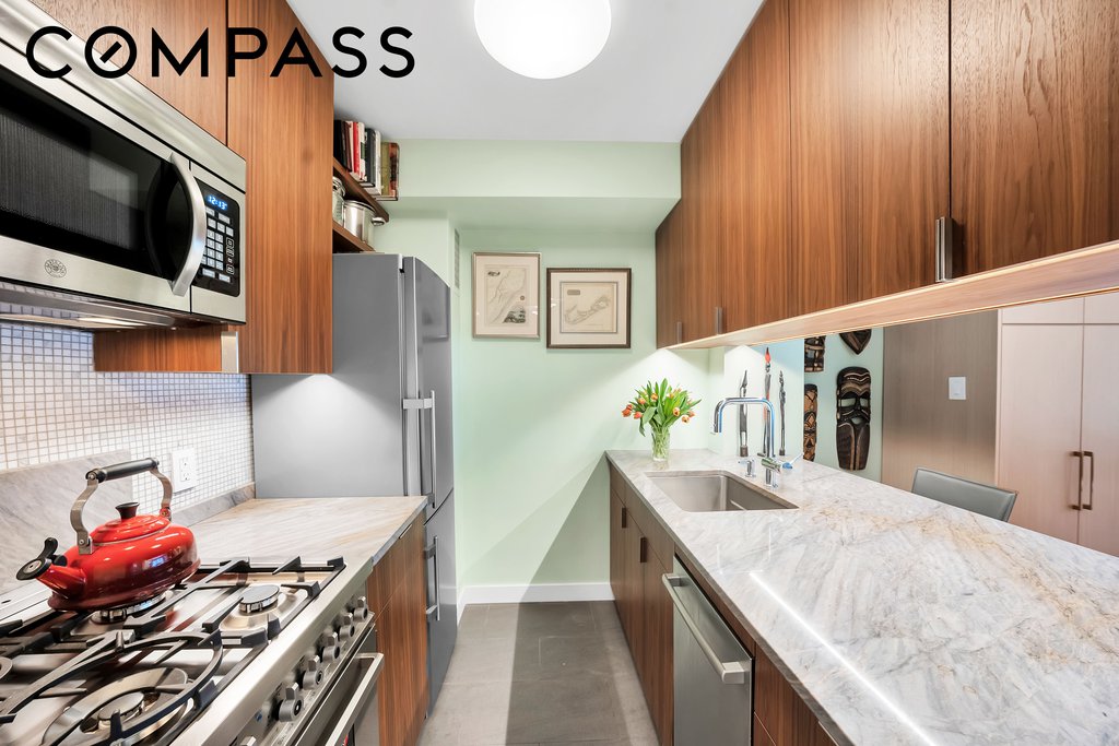 33 Greenwich Avenue, Unit 3G photo 4
