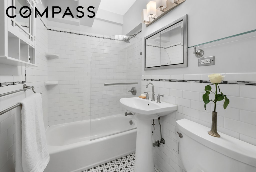 33 Greenwich Avenue, Unit 3G photo 5