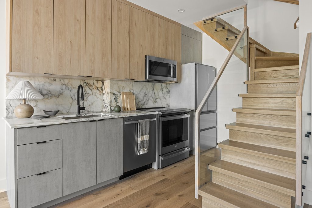 726 Madison Street, Unit 4R photo 4