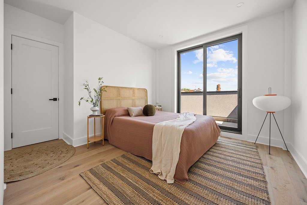726 Madison Street, Unit 4R photo 5