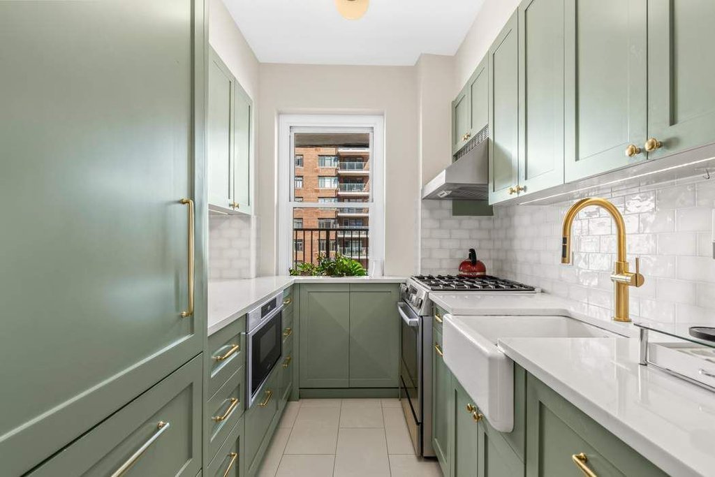 710 Park Avenue, Unit 7B photo 3