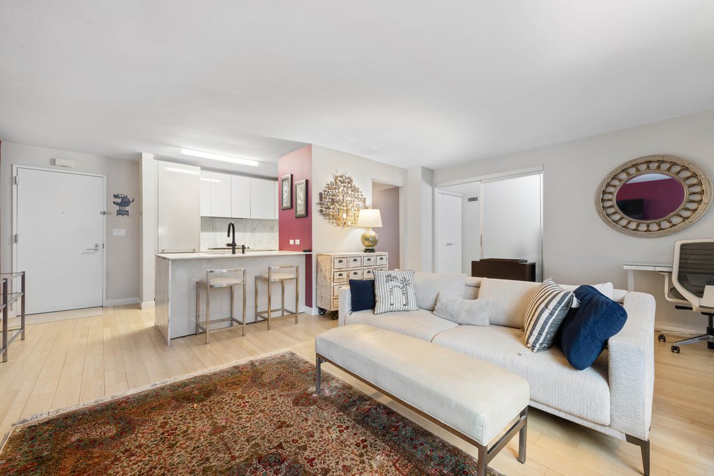 322 West 57th Street, Unit 32Q photo 3