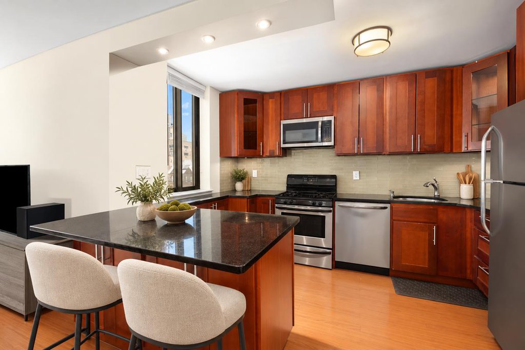 280 Park Avenue South, Unit 12M photo 3