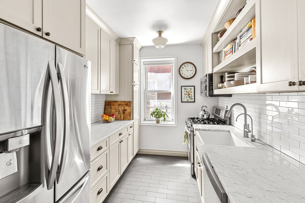 25 Plaza Street West, Unit 2J photo 4