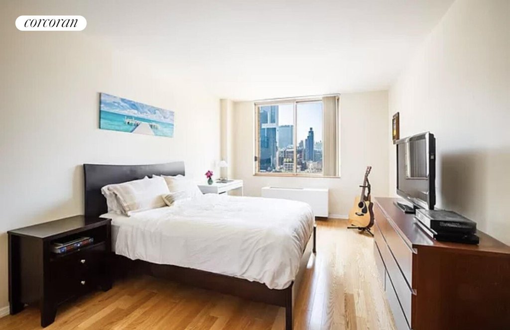 350 West 50th Street, Unit 24D photo 2