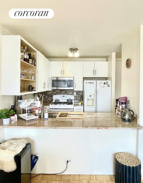 350 West 50th Street, Unit 24D photo 4