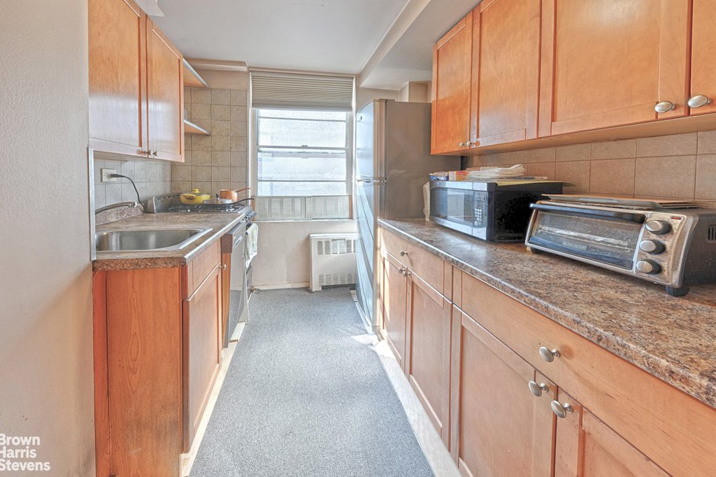 225 East 46th Street, Unit 10H photo 2