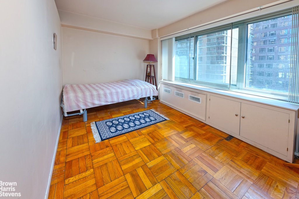 225 East 46th Street, Unit 10H photo 4