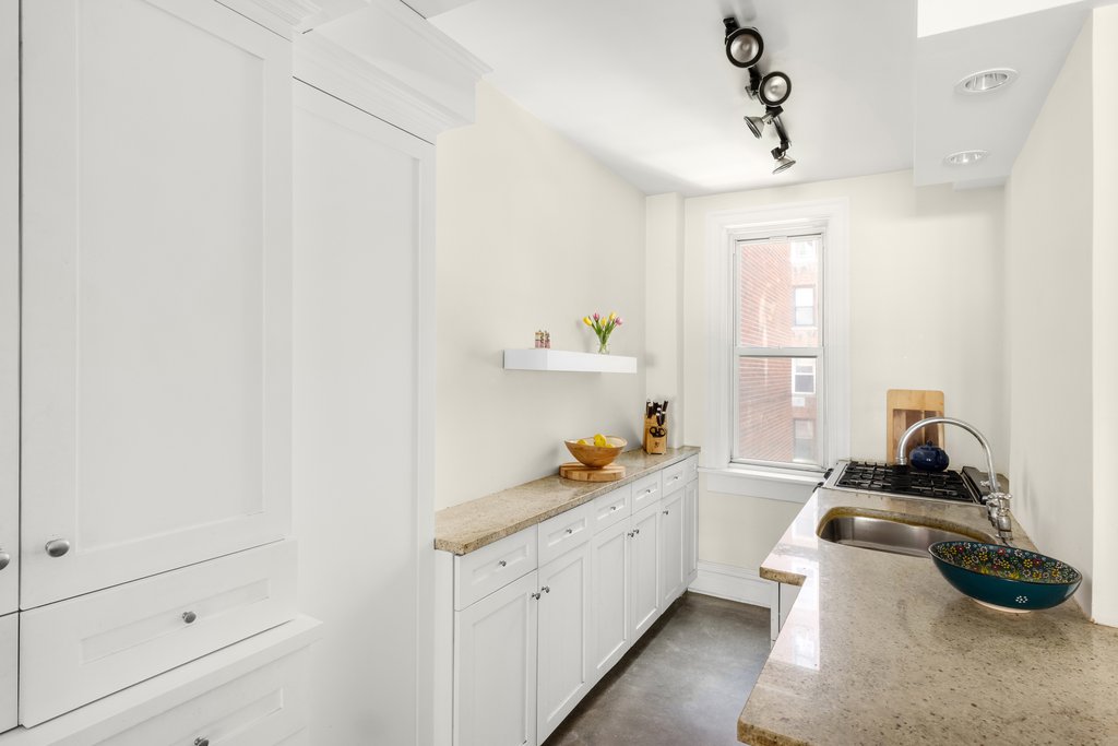 110 East 87th Street, Unit 6A photo 6
