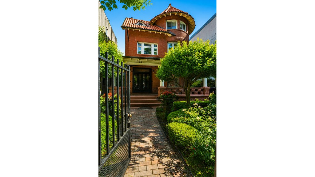 1094 Park Place – For Sale photo 2