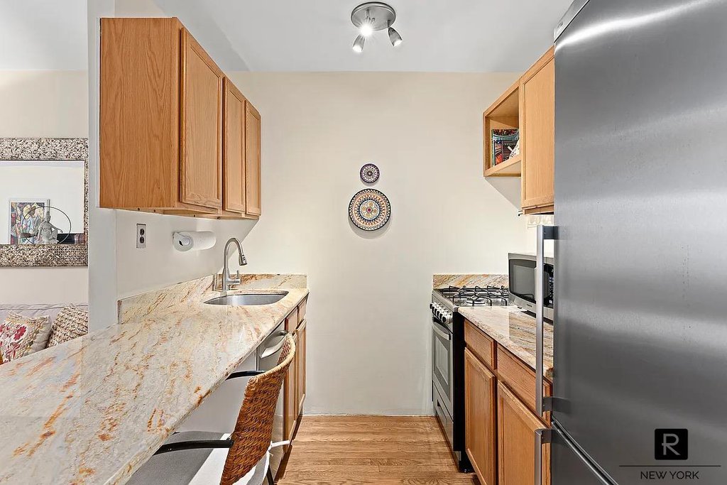 229 East 28th Street, Unit 4C photo 2