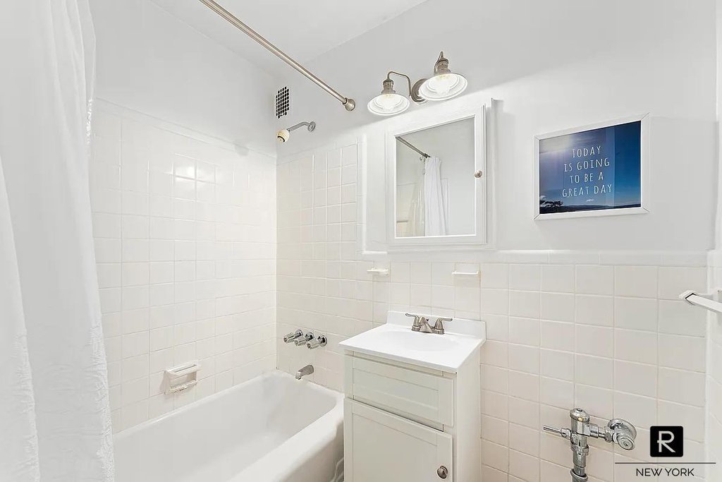 229 East 28th Street, Unit 4C photo 4