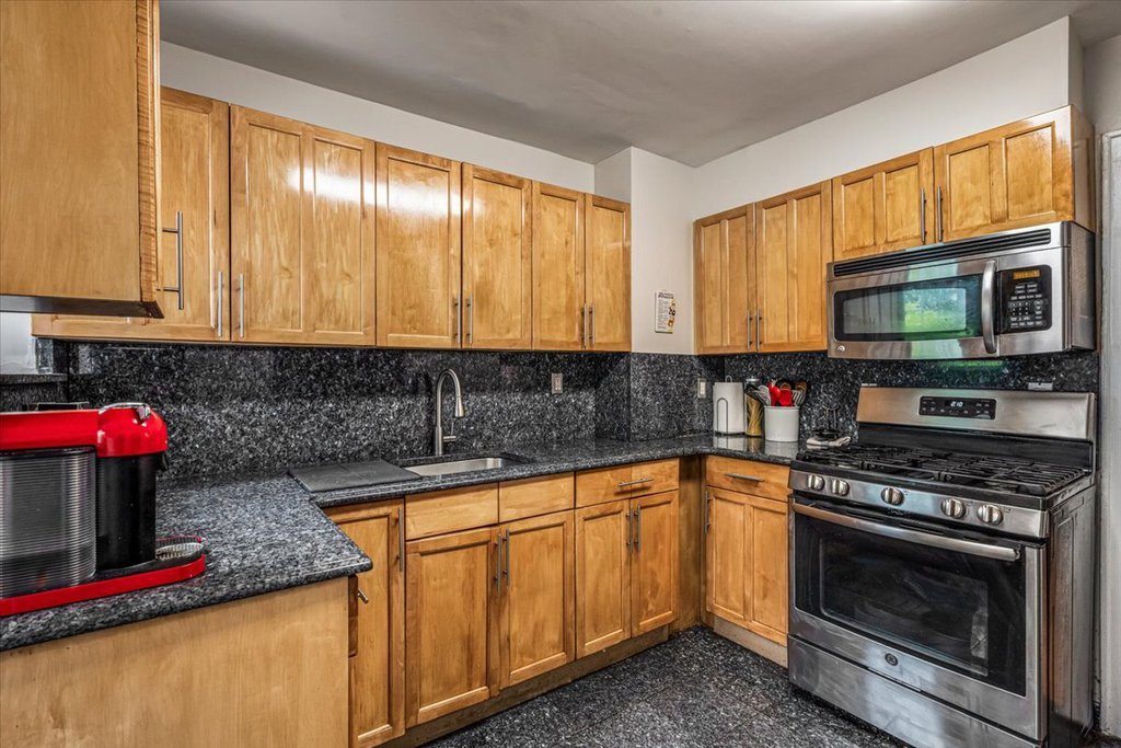 68-37 Nansen Street – For Sale photo 12
