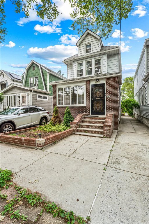 68-37 Nansen Street – For Sale photo 36