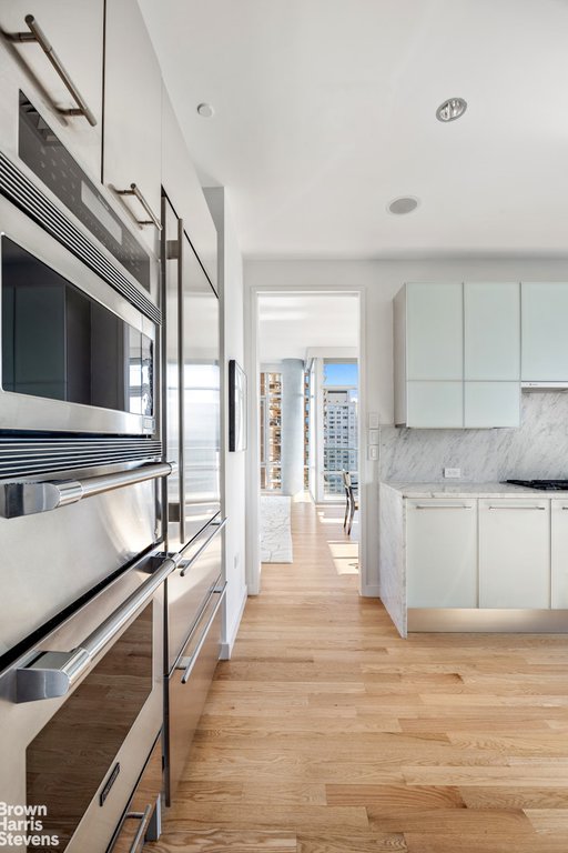 310 East 53rd Street, Unit 25A photo 4