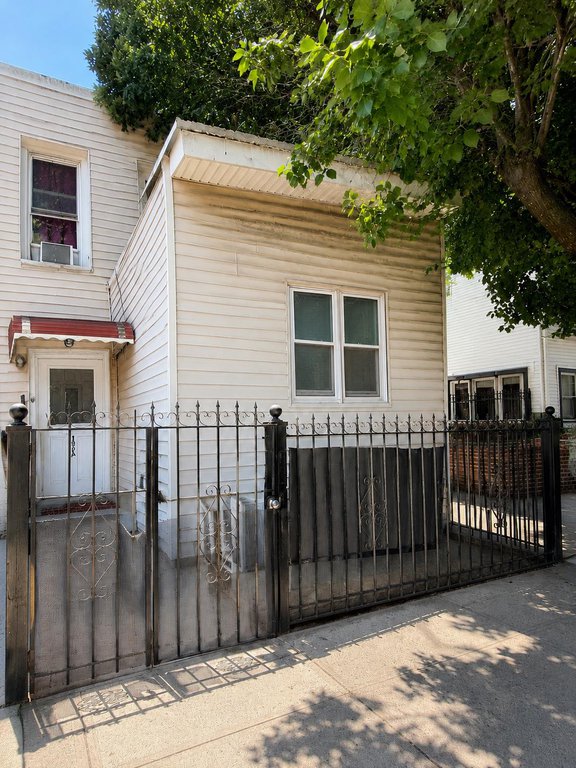 192A Buffalo Avenue
