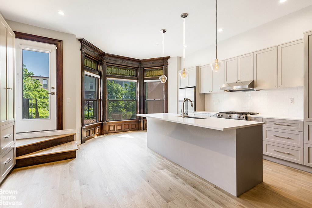 970 Park Place – For Sale photo 4