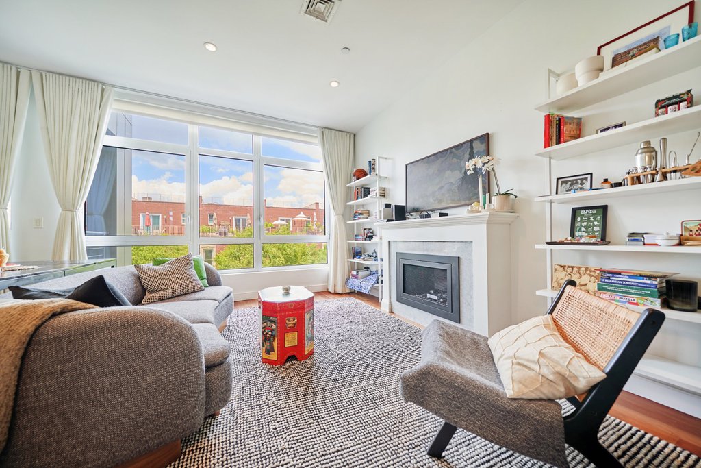 76 Engert Avenue, Unit 4B