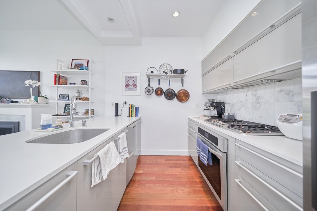 76 Engert Avenue, Unit 4B photo 4
