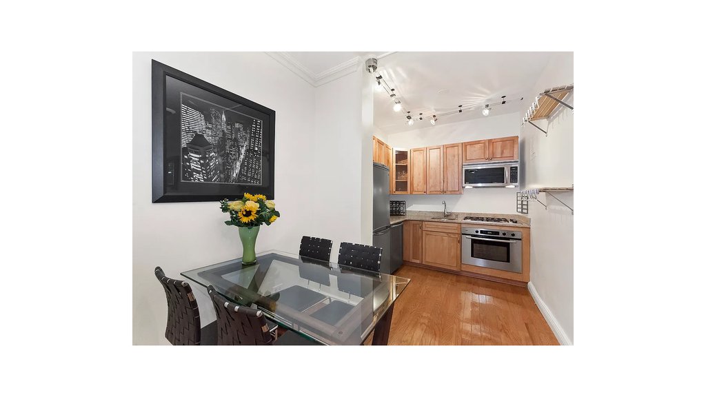 16 West 16th Street, Unit 1UN photo 2