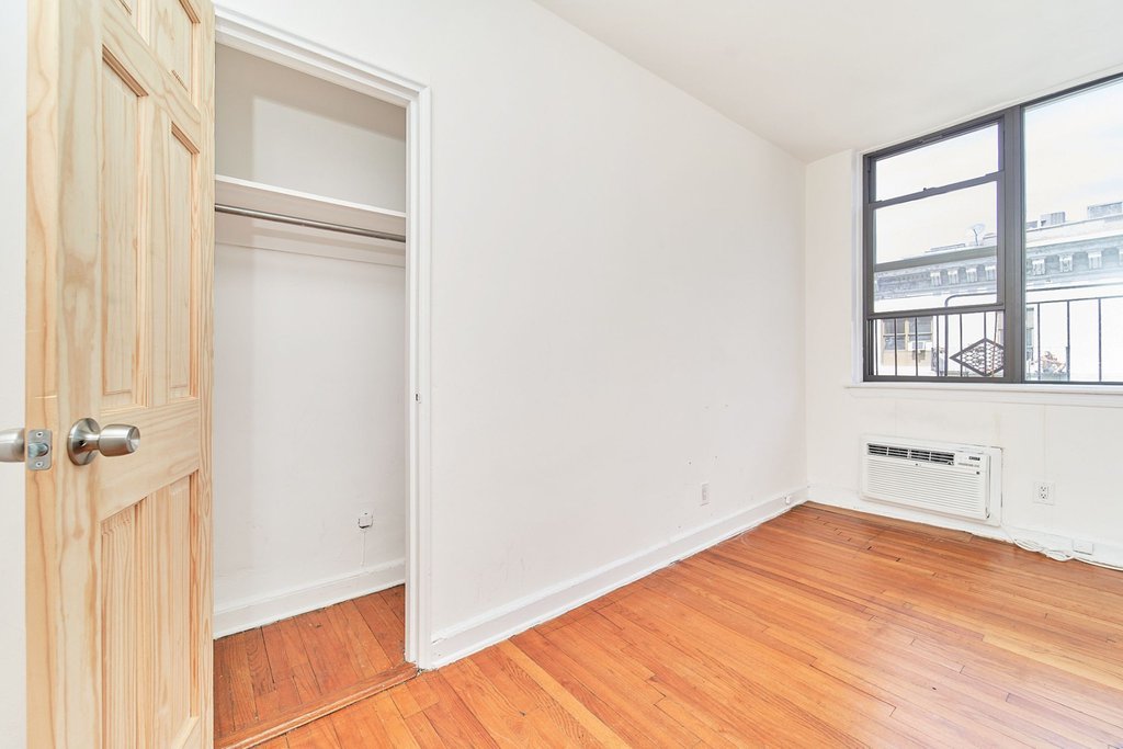 400 West 45th Street, Unit 5B photo 8