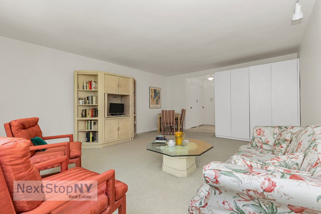 337 East 50th Street, Unit 3C photo 2