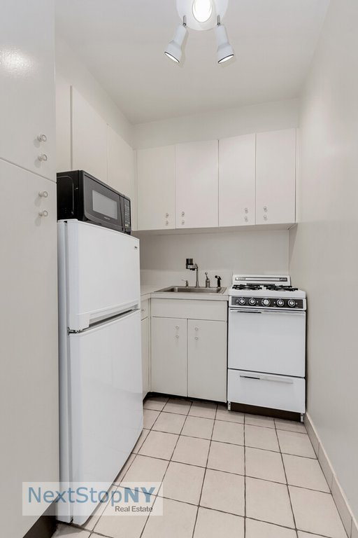337 East 50th Street, Unit 3C photo 3
