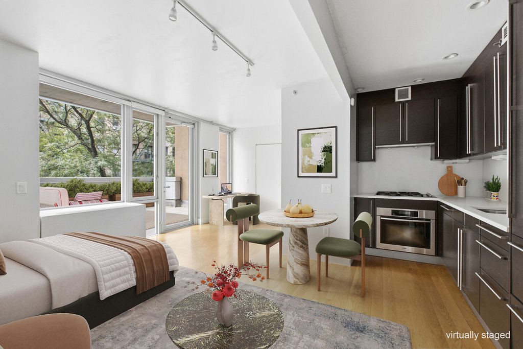 464 West 44th Street, Unit 3H photo 2