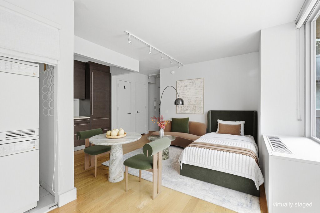 464 West 44th Street, Unit 3H photo 3