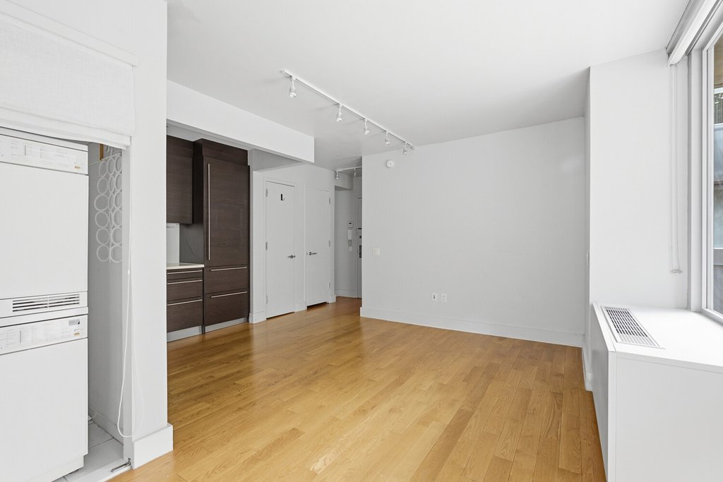 464 West 44th Street, Unit 3H photo 7