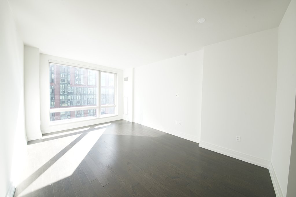 555 Tenth Avenue, Unit 16G