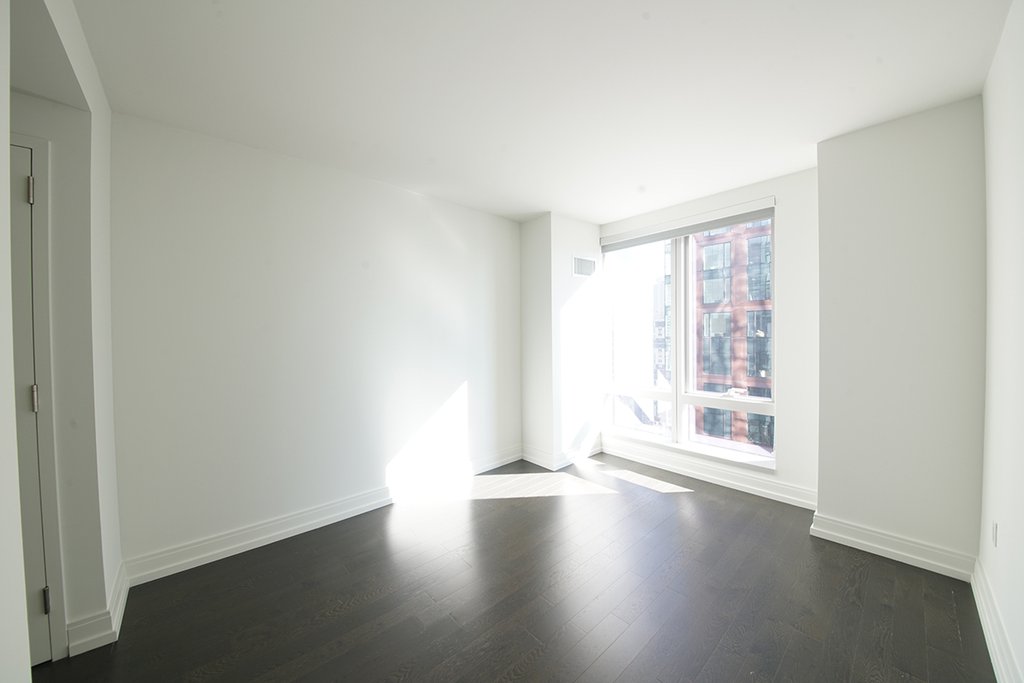 555 Tenth Avenue, Unit 16G photo 2