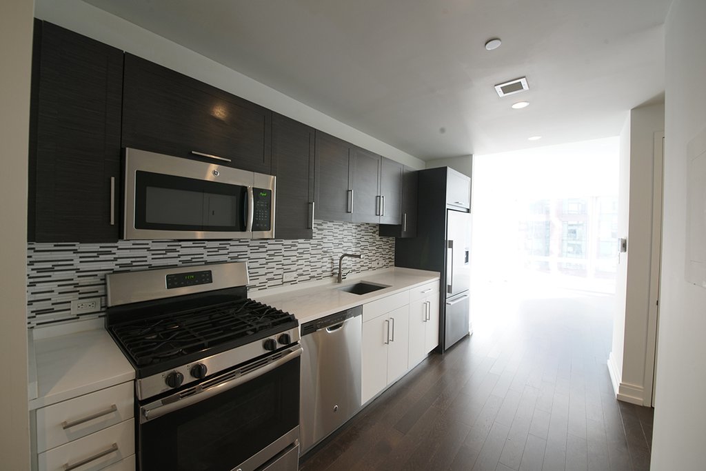 555 Tenth Avenue, Unit 16G photo 3