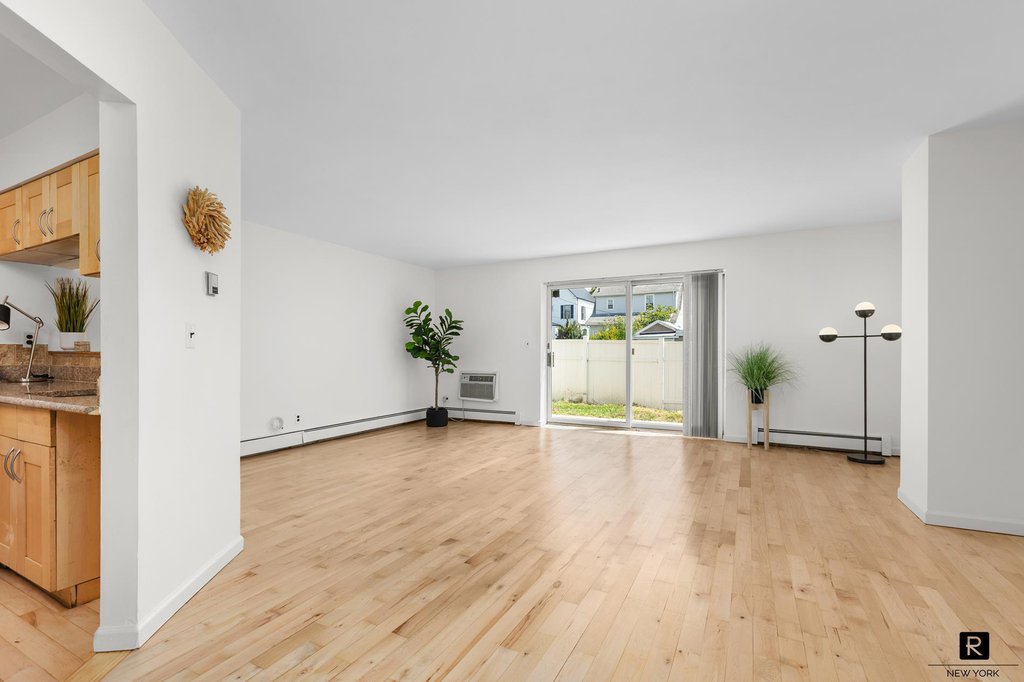152 Tier Street, Unit 106=B photo 2