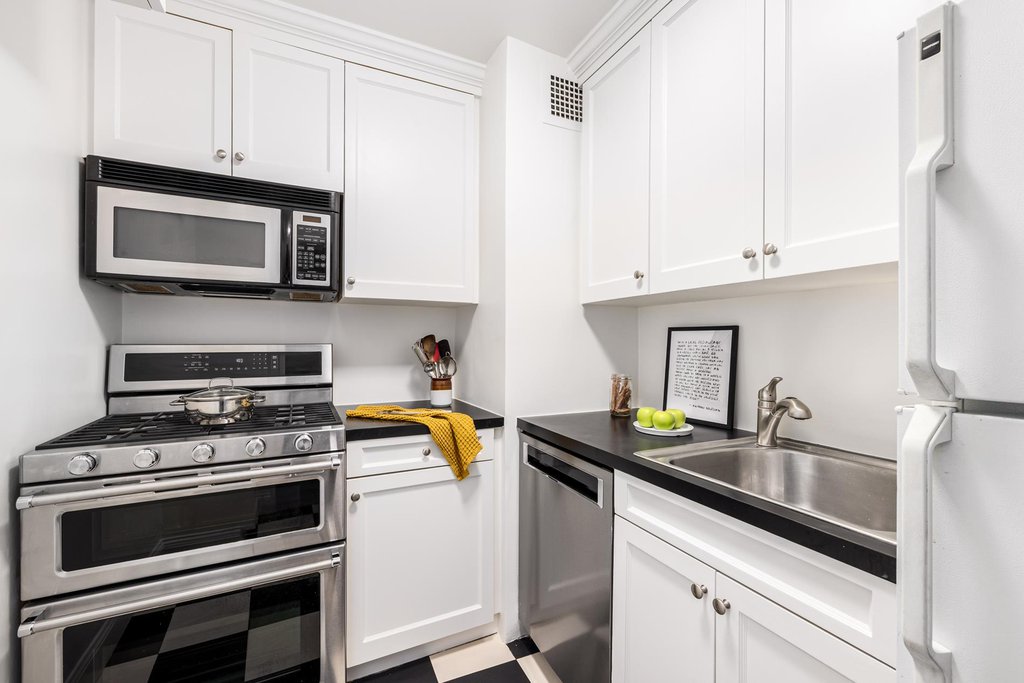 444 East 75th Street, Unit 8F photo 6