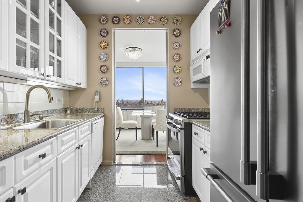 111 West 67th Street, Unit 41E photo 9