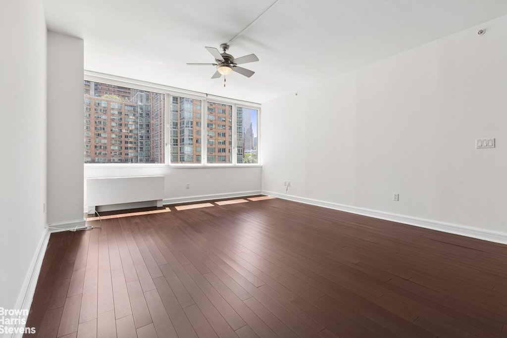 100 Riverside Boulevard, Unit 5B photo 2