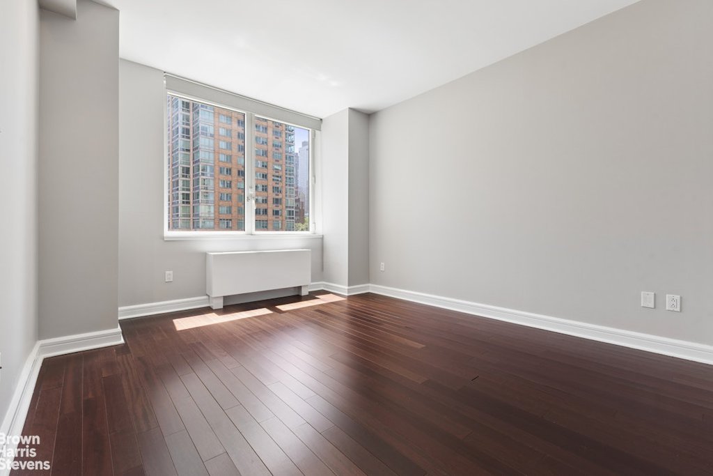 100 Riverside Boulevard, Unit 5B photo 5