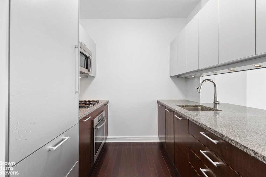100 Riverside Boulevard, Unit 5B photo 6