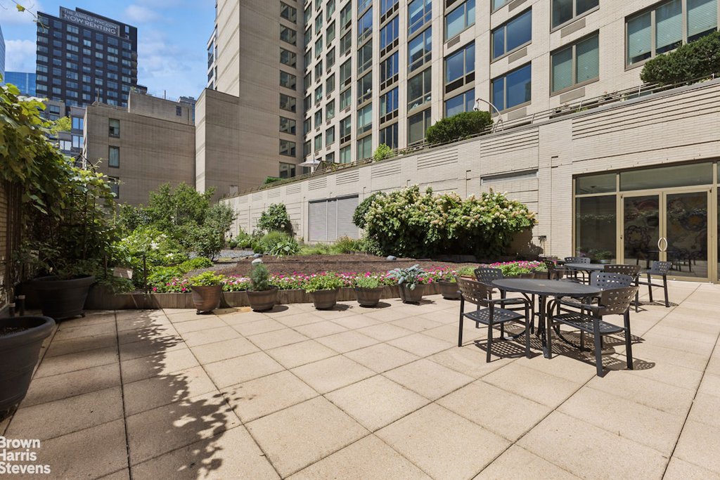 100 Riverside Boulevard, Unit 5B photo 10