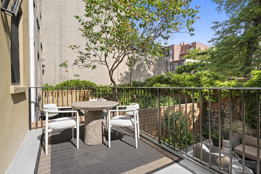 227 Warren Street, Unit TWNHSE photo 4