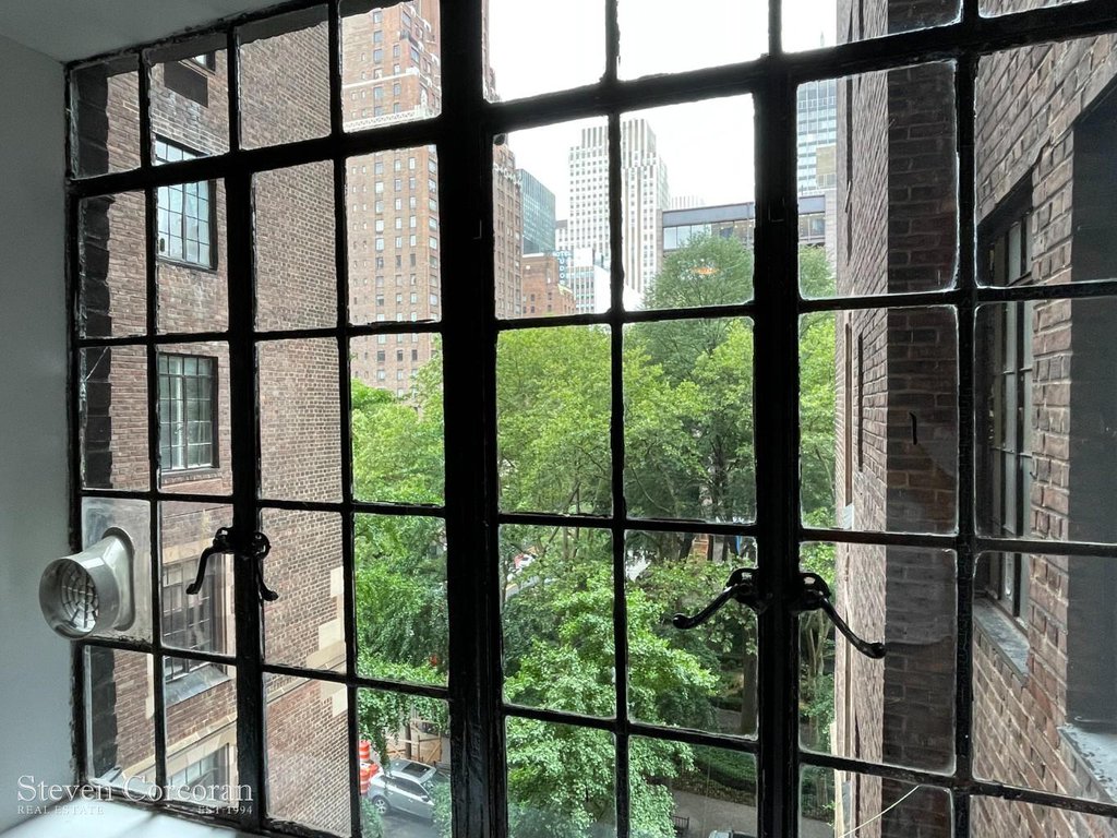 45 Tudor City Place, Unit 614 photo 5